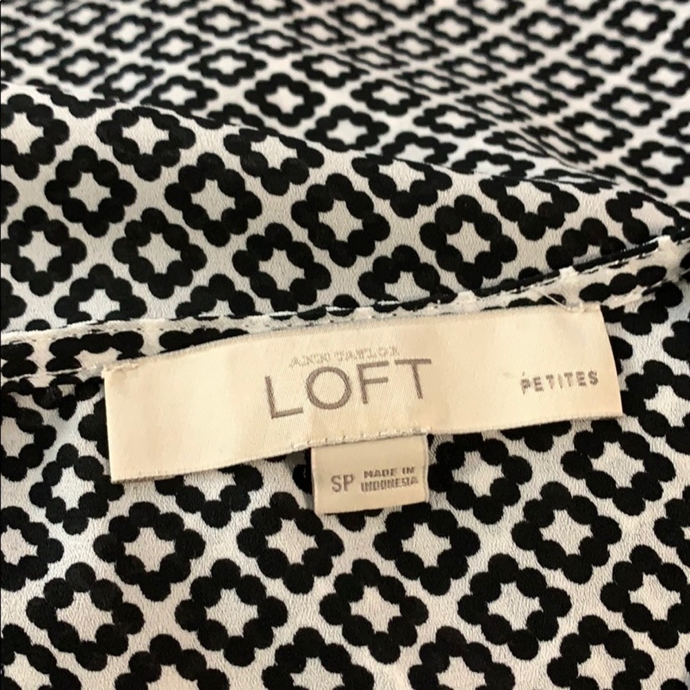 🖤4/$25 Sleeveless LOFT  top - Picture 6 of 7